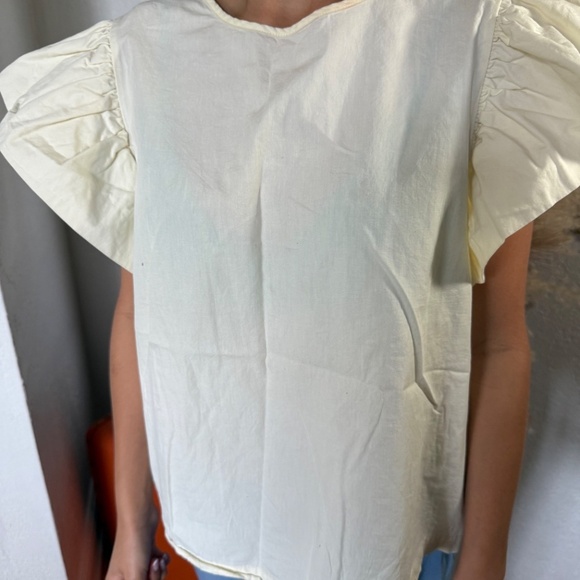 Used , TCEC  Women’s Ruffle Sleeve Top, Cream Colored, Size Medium - Picture 1 of 4